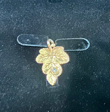 Load image into Gallery viewer, Vintage 1978 Avon #407 Radiant Leaf Charm
